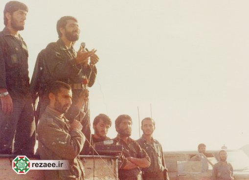 حکایت عکس 33 سال قبل رزمنده میبدی از محسن رضایی و شهید احمد کاظمی