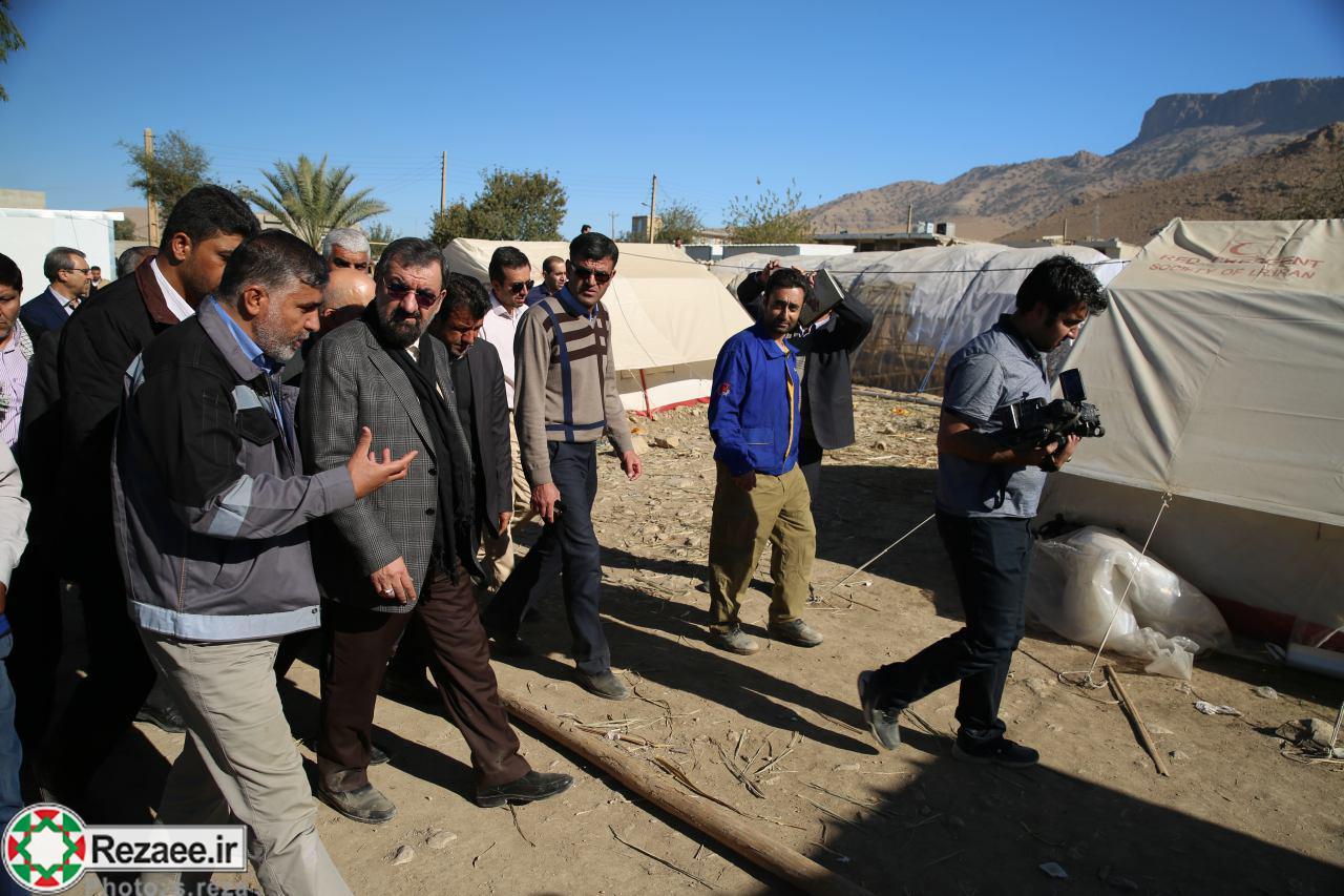 گزارش تصویری از دومين سفر دكتر محسن رضايي به استان كرمانشاه و حضور در جمع روستاييان و امدادرسانان مناطق زلزله زده