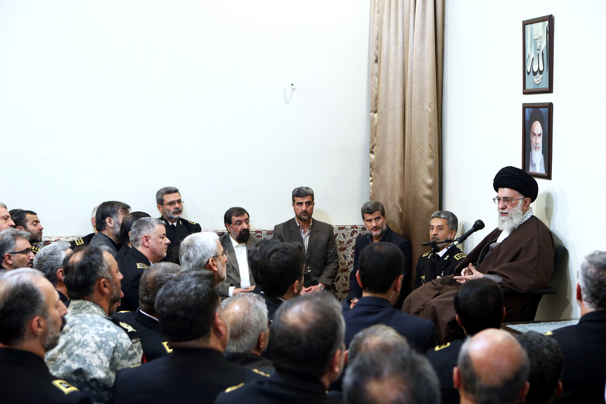 رهبر معظم انقلاب اسلامی در دیدار فرماندهان و مسئولان نیروی دریایی ارتش