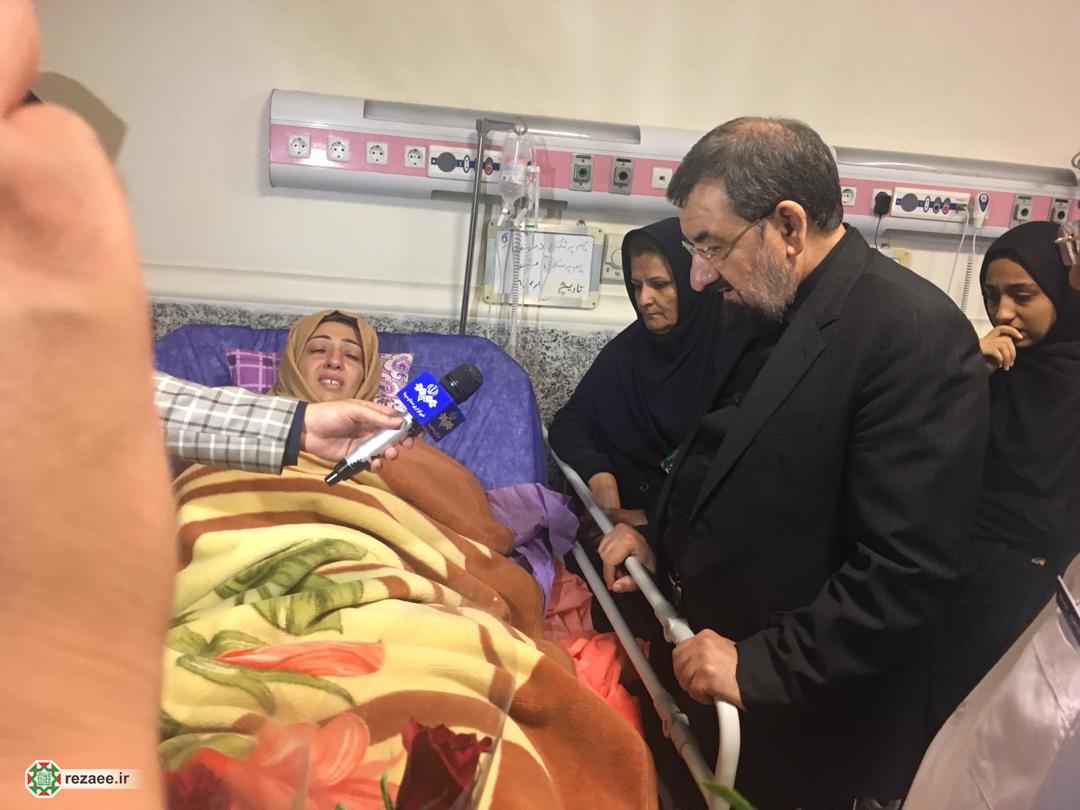 گزارش تصویری عیادت دکتر محسن رضایی از حادثه دیدگان حمله تروریستی اهواز