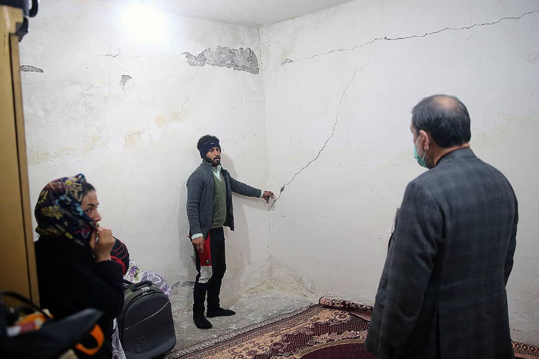 دست به دست هم بدهیم تا آبادانی وپیشرفت ایران را رقم بزنیم / هدف انقلاب اسلامی، آبادانی دنیا و آخرت مردم ایران است