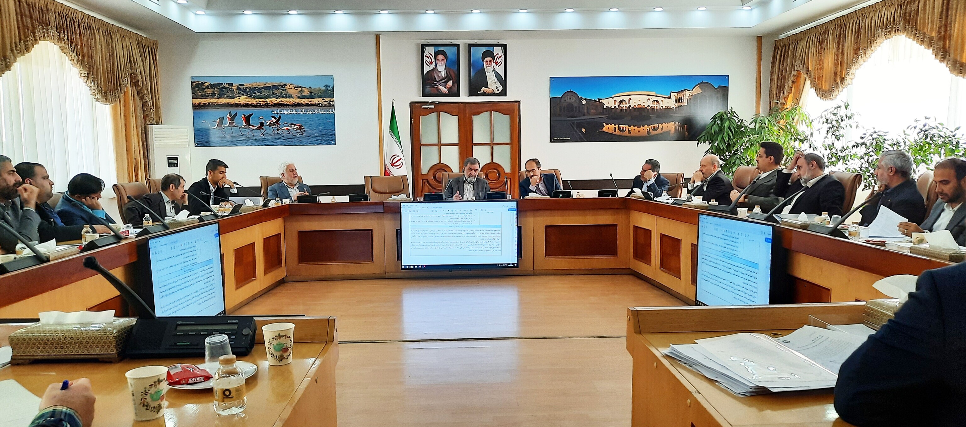 هیچ کشوری دلسوز ما نیست و ما باید روی پای خود بایستیم/ موضوع ترانزیت و ایجاد کریدورها باید مجاهدانه پیگیری شود