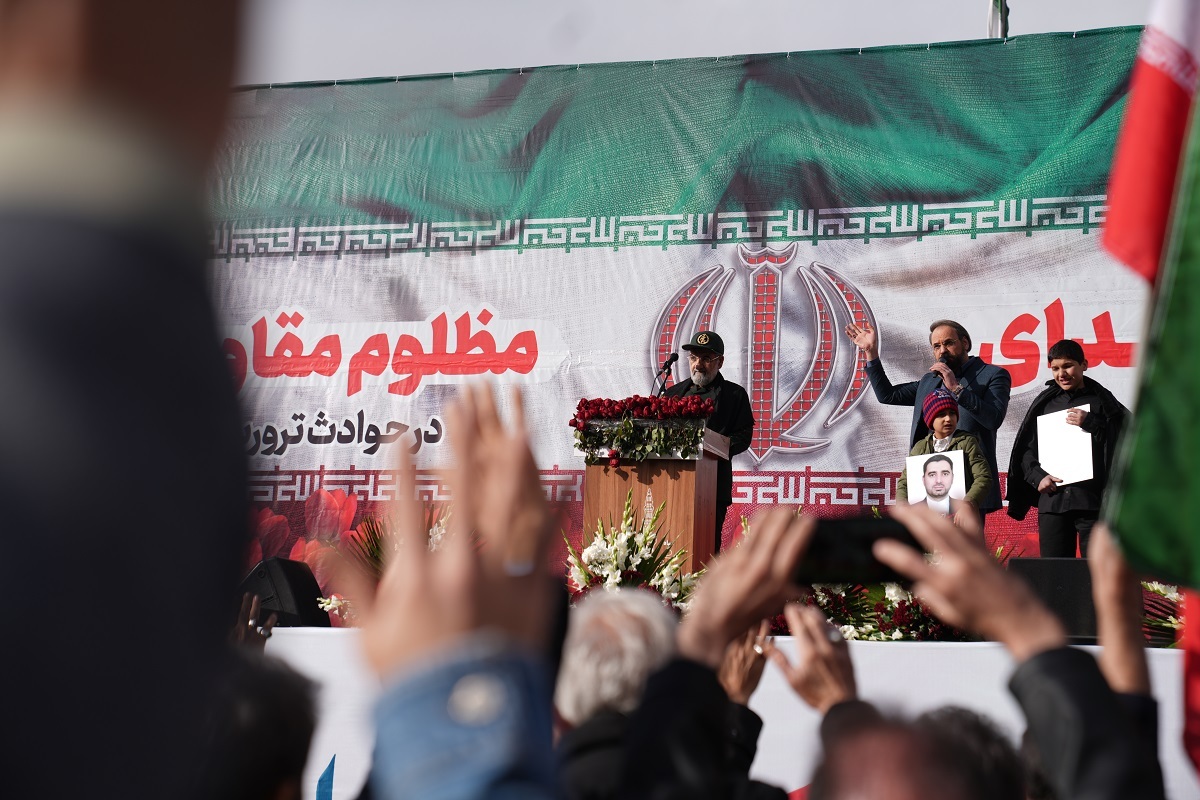 سردار سرلشکر محسن رضایی در واکنش به تهدیدات ترامپ: ما آمادهایم و در هر نقطهای که حضور دارید بغل گوشتان هستیم و در همان نقطه تنبیهتان میکنیم/ توطئه اخیر که مردم ایران آن را خنثی کردند تکرار جنگ ۱۲ روزه بود / جهان از مقاومت ملت بزرگ ایران حیرتزده است سردار سرلشکر محسن رضایی در واکنش به تهدیدات ترامپ: ما آمادهایم و در هر نقطهای که حضور دارید بغل گوشتان هستیم و در همان نقطه تنبیهتان میکنیم/ توطئه اخیر که مردم ایران آن را خنثی کردند تکرار جنگ ۱۲ روزه بود / جهان از مقاومت ملت بزرگ ایران حیرتزده است