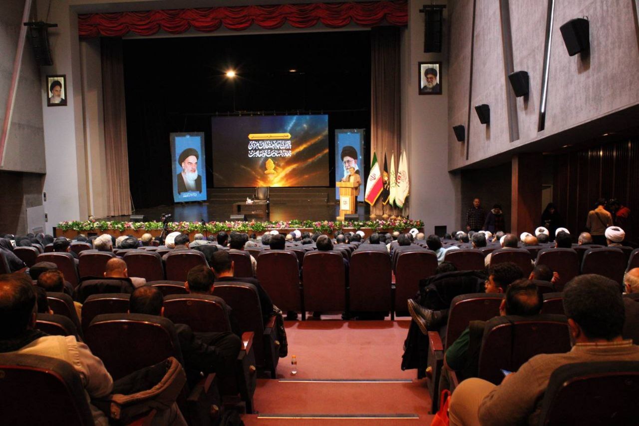 نقش ایران در برهه کنونی مهم و بین‌المللی است/ اگر ایران شکست بخورد همه کشورهای منطقه مورد تهاجم قرار خواهند گرفت/ اتحاد و انسجام مهمترین رکن در شرایط فعلی است