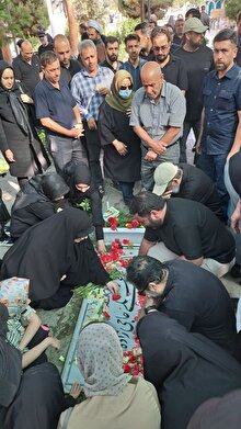 حضور سرلشکر محسن رضایی بر سر مزار شهید حاجی زاده | عکس