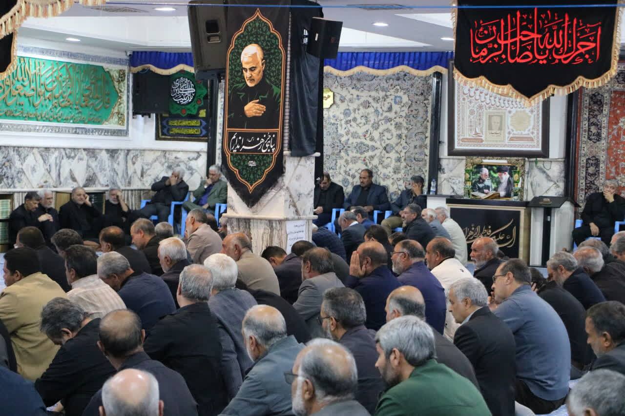 ملت ایران امروز به نمایندگی از انسانیت در برابر استبداد جهانی ایستاده است