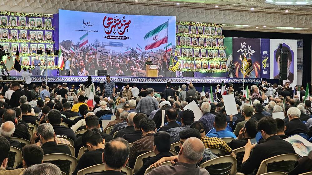 در صورت حماقت مجدد آمریکا آن‌ها را بیچاره خواهیم کرد/ مدیریت تنگه هرمز و انرژی صلح آمیز هسته‌ای حق قانونی ایران است